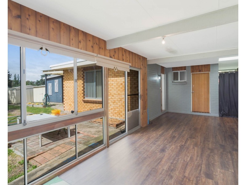 6 TARONGA CRESCENT, Bega NSW 2550