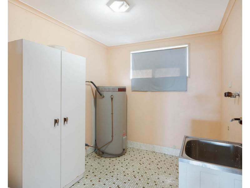 6 TARONGA CRESCENT, Bega NSW 2550