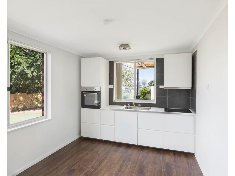 6 TARONGA CRESCENT, Bega NSW 2550