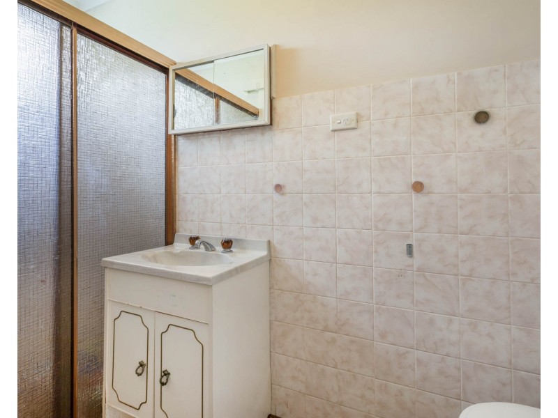 6 TARONGA CRESCENT, Bega NSW 2550