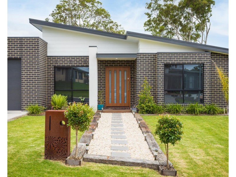 14 MILLBANK WAY, Bega NSW 2550