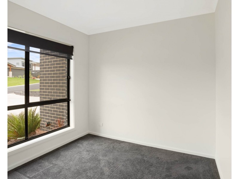 14 MILLBANK WAY, Bega NSW 2550