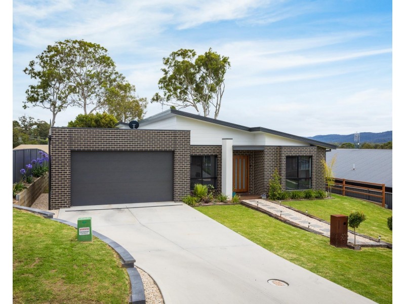 14 MILLBANK WAY, Bega NSW 2550