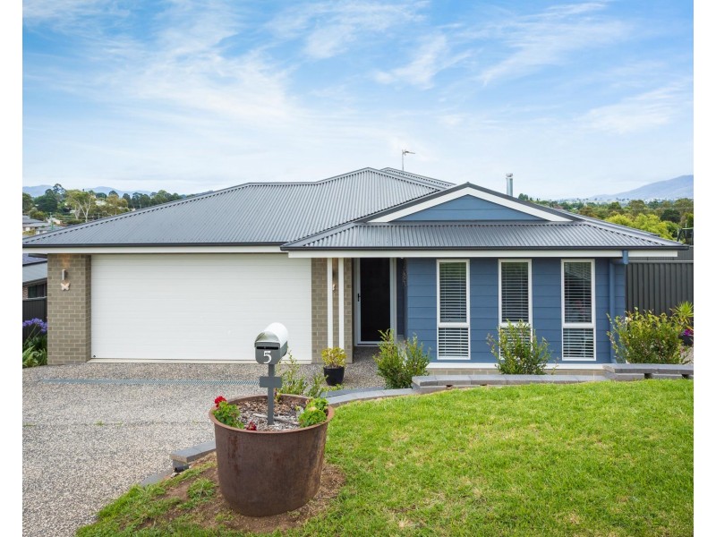 5 Salway Close, Bega NSW 2550
