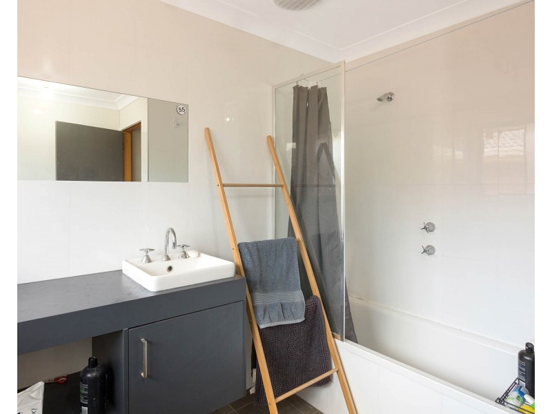 93 Lynjohn Drive, Bega NSW 2550