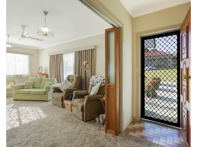 11 Meringo Street, Bega NSW 2550