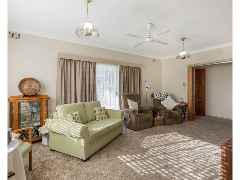 11 Meringo Street, Bega NSW 2550