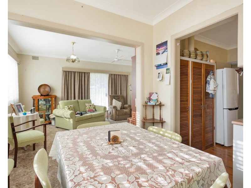 11 Meringo Street, Bega NSW 2550