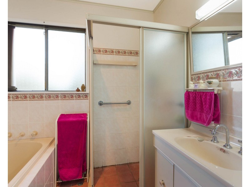 11 Meringo Street, Bega NSW 2550