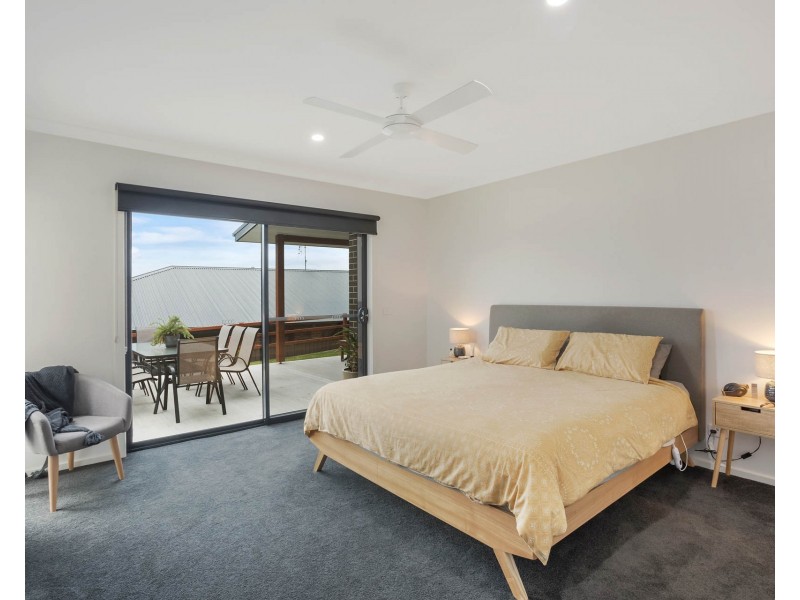 14 MILLBANK WAY, Bega NSW 2550