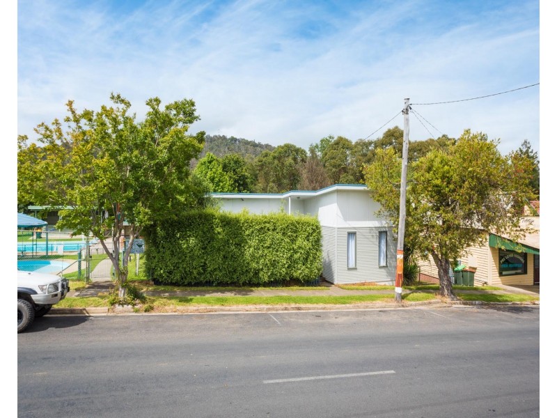11 Cobargo Bermagui Rd, Cobargo NSW 2550