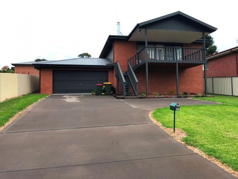 38 Rawlinson St, Bega NSW 2550
