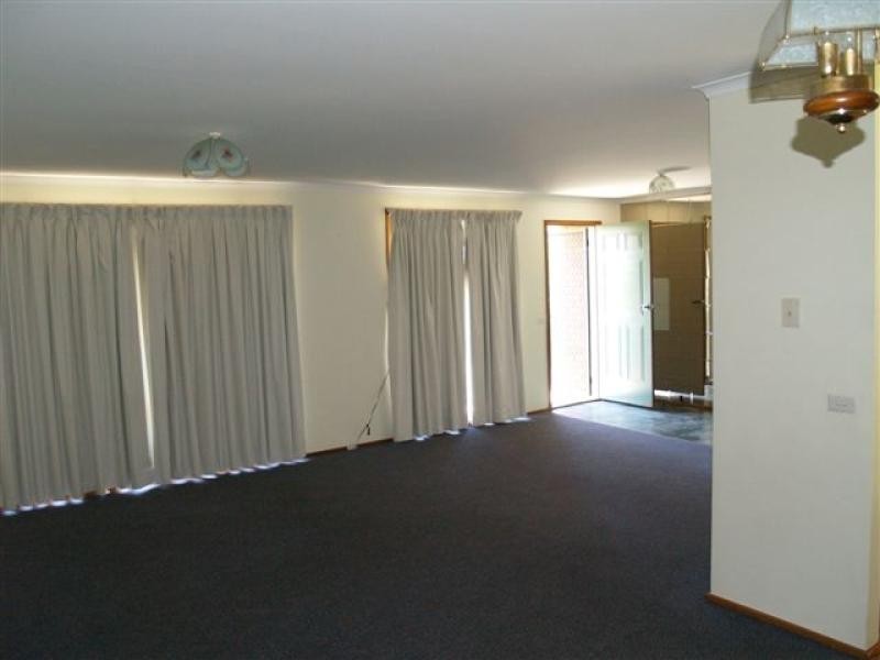 5 Gregory Way, Bega NSW 2550