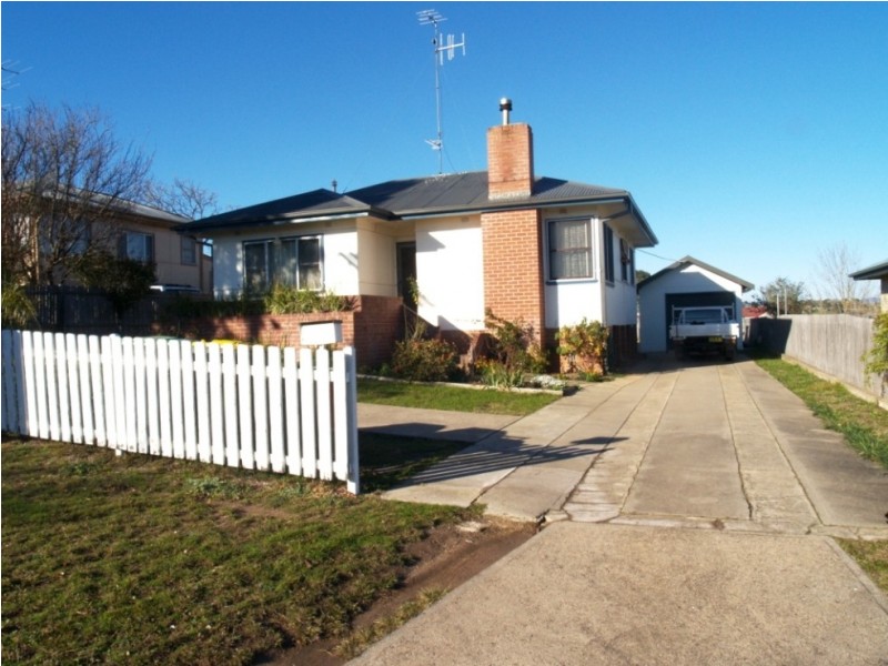 8 Blomfield Ave, Bega NSW 2550