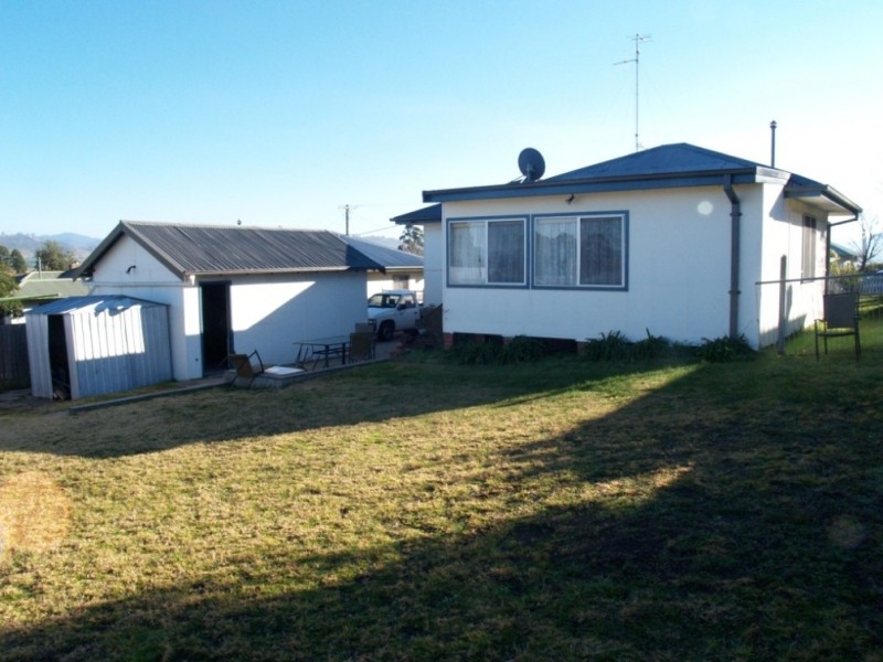 8 Blomfield Ave, Bega NSW 2550