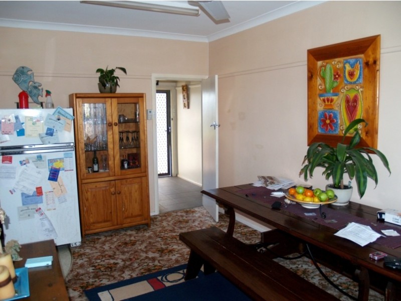 8 Blomfield Ave, Bega NSW 2550