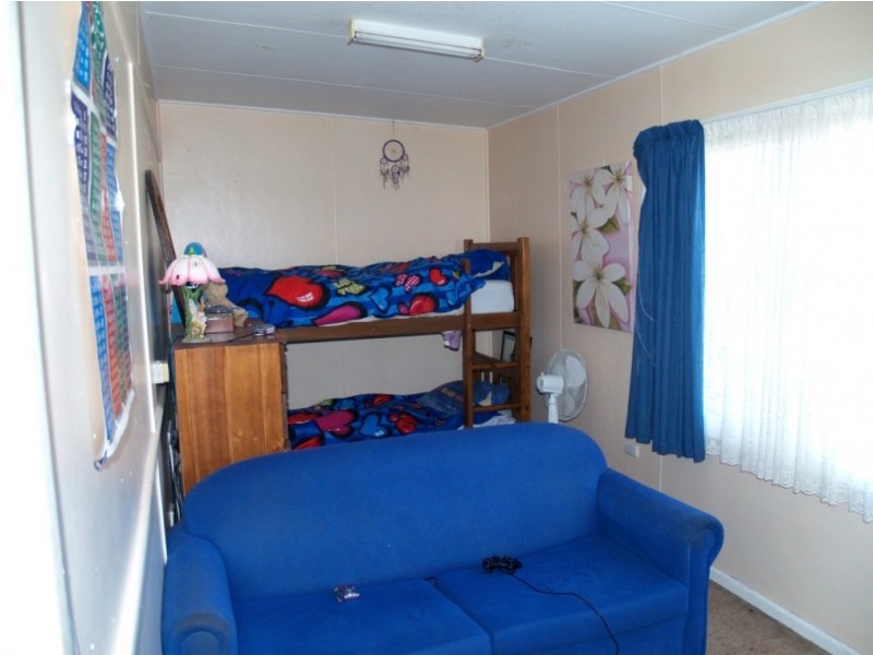 8 Blomfield Ave, Bega NSW 2550