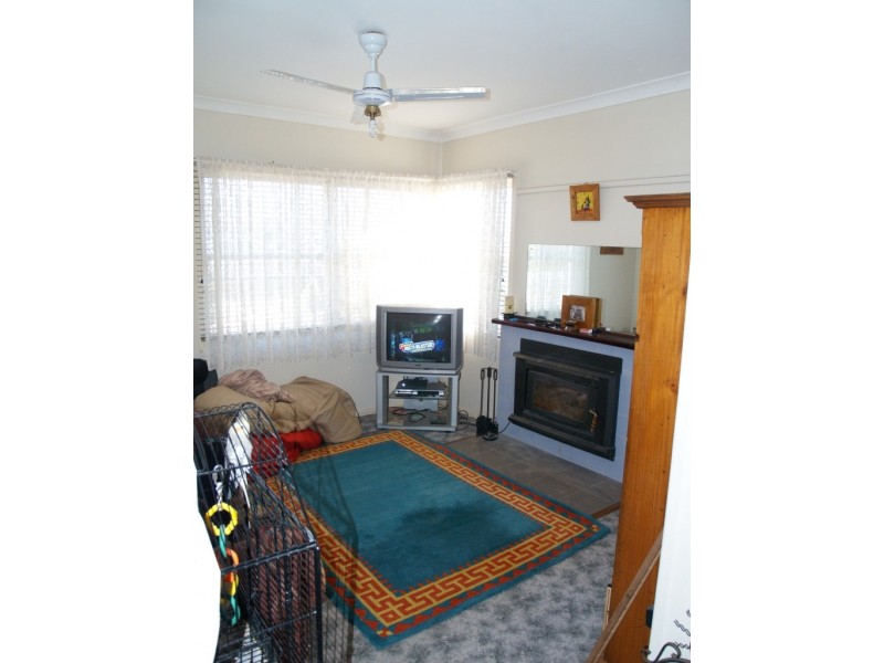 8 Blomfield Ave, Bega NSW 2550