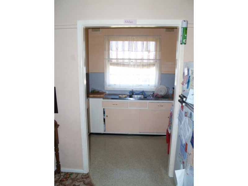 8 Blomfield Ave, Bega NSW 2550