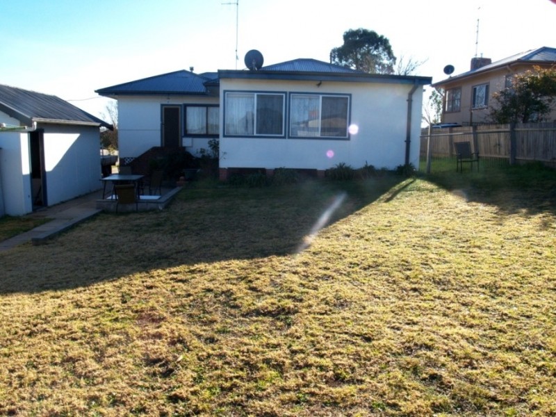 8 Blomfield Ave, Bega NSW 2550