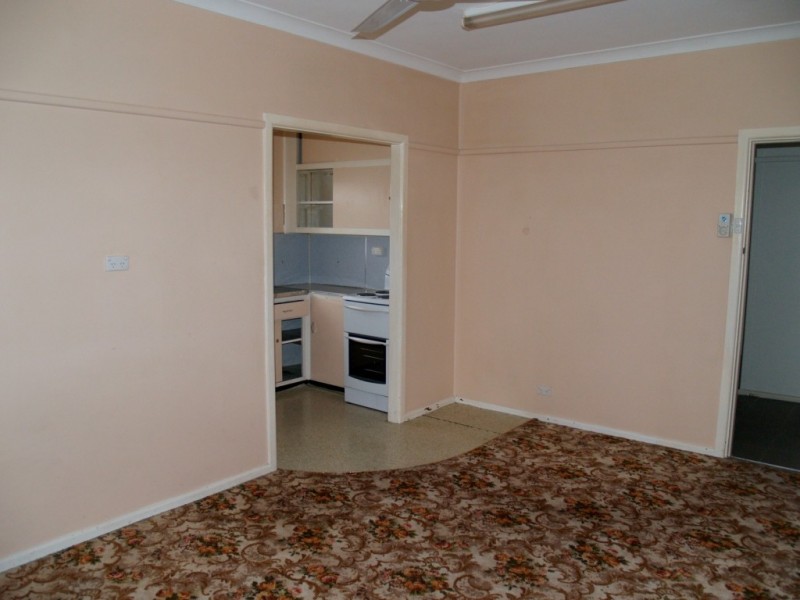 8 Blomfield Ave, Bega NSW 2550