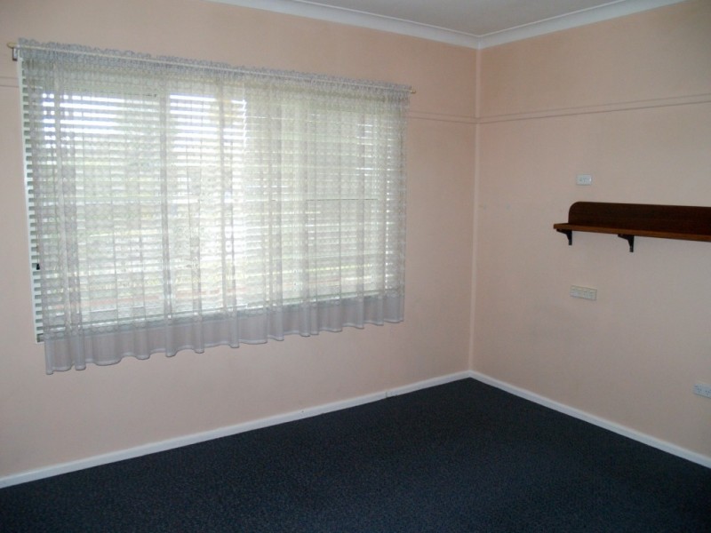 8 Blomfield Ave, Bega NSW 2550