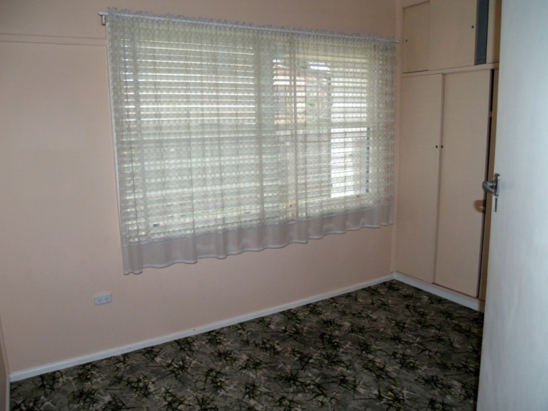 8 Blomfield Ave, Bega NSW 2550