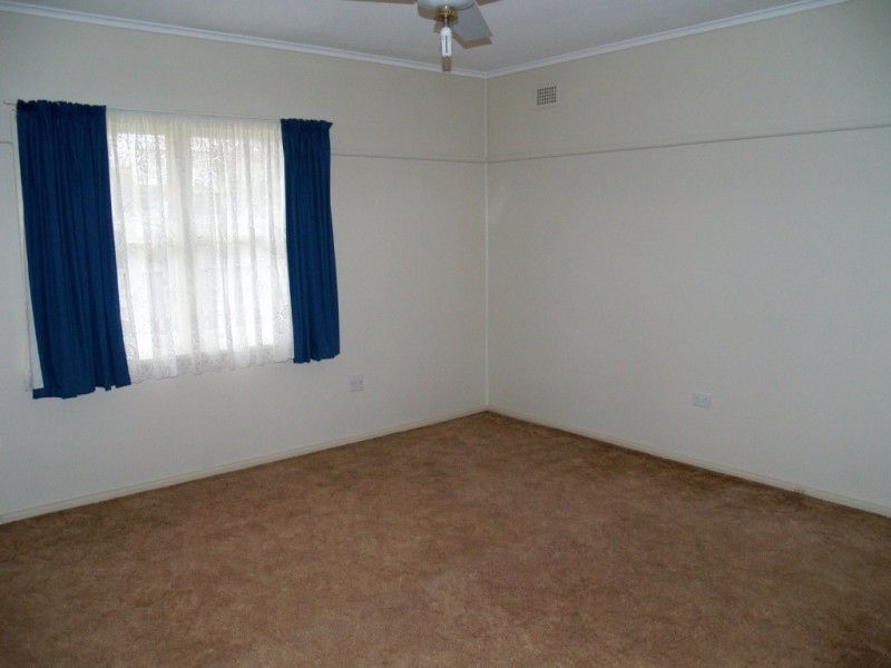 8 Blomfield Ave, Bega NSW 2550