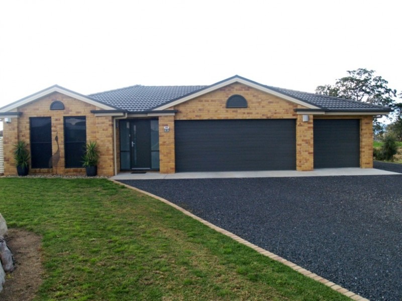 44 Glen Mia Dr, Bega NSW 2550