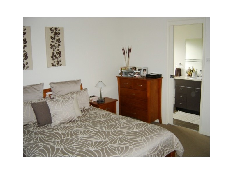 44 Glen Mia Dr, Bega NSW 2550