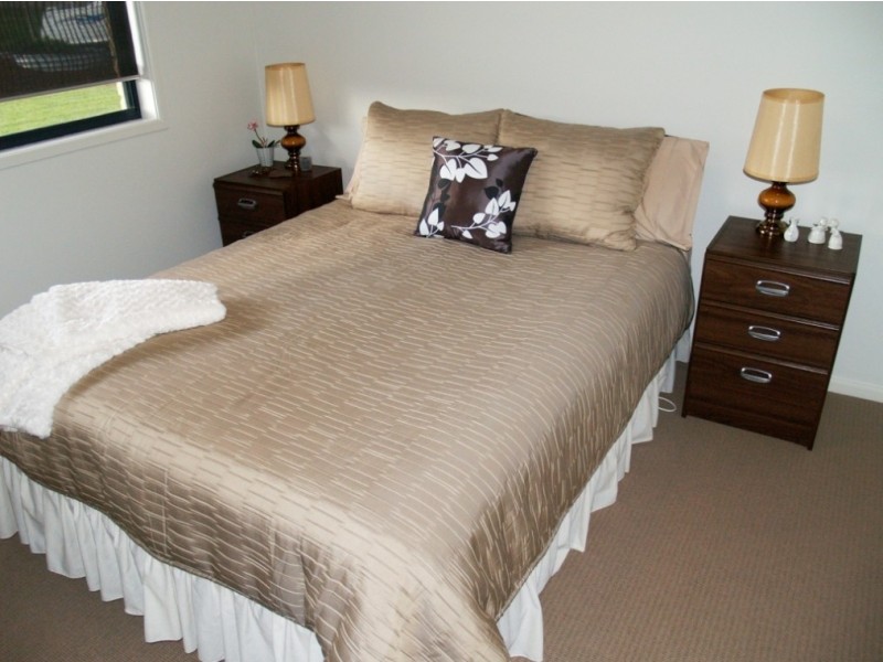 44 Glen Mia Dr, Bega NSW 2550