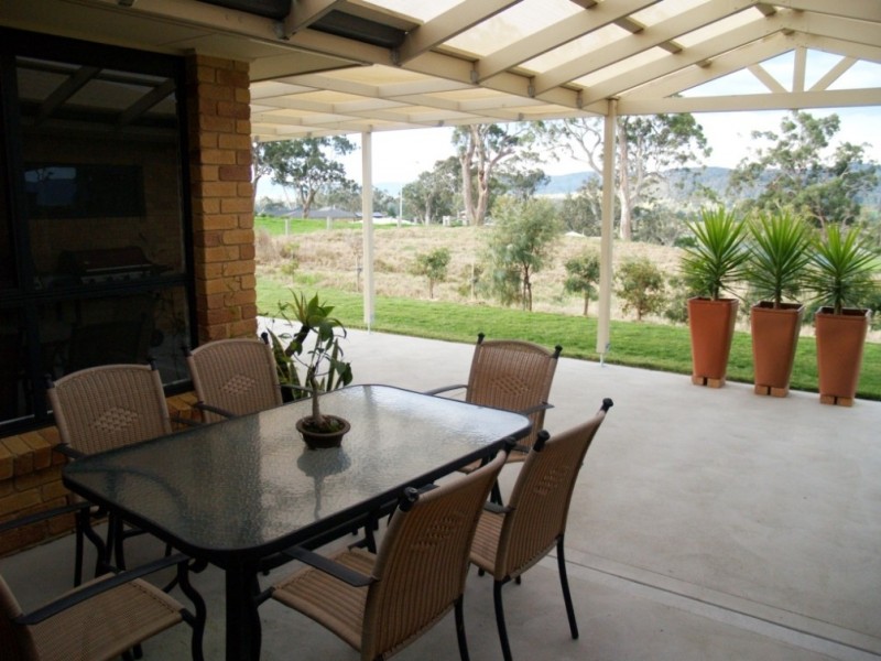 44 Glen Mia Dr, Bega NSW 2550