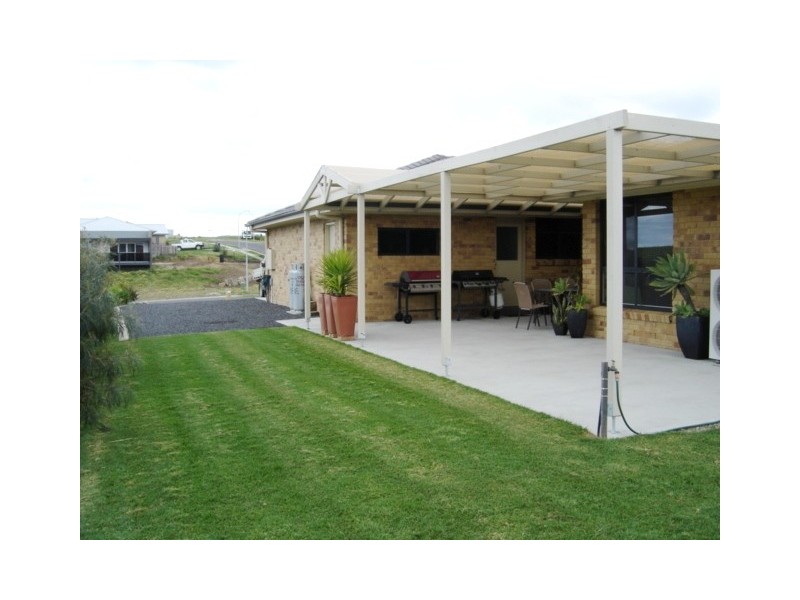 44 Glen Mia Dr, Bega NSW 2550