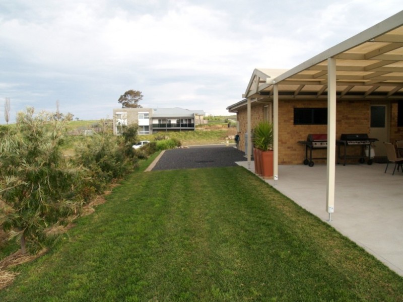 44 Glen Mia Dr, Bega NSW 2550