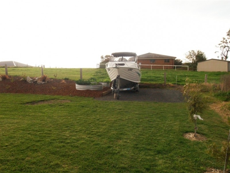 44 Glen Mia Dr, Bega NSW 2550