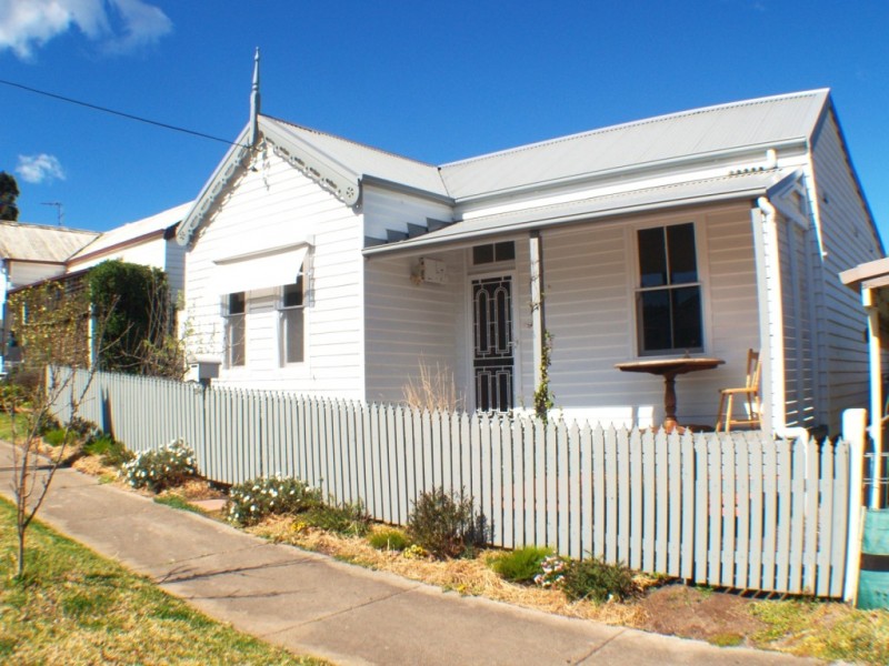 54 Bega St, Bega NSW 2550