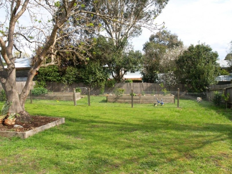 17 Norman Avenue, Bega NSW 2550
