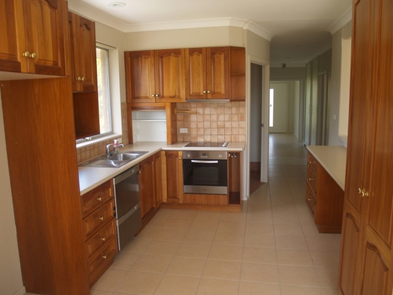 32 Tathra Rd, Bega NSW 2550