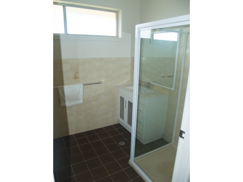 32 Tathra Rd, Bega NSW 2550