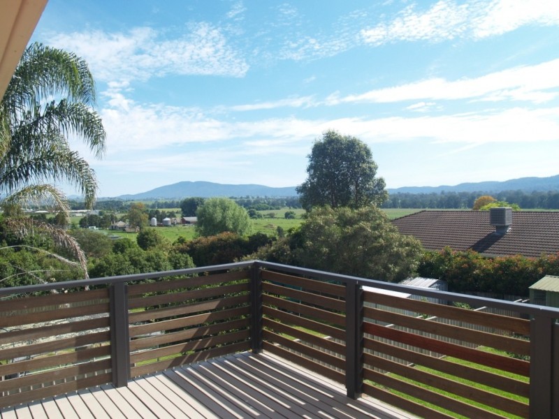 32 Tathra Rd, Bega NSW 2550