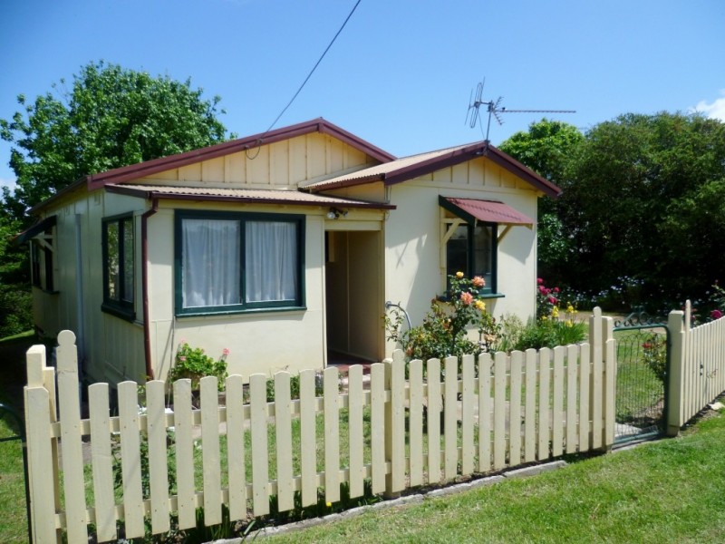 9 Bega St, Candelo NSW 2550
