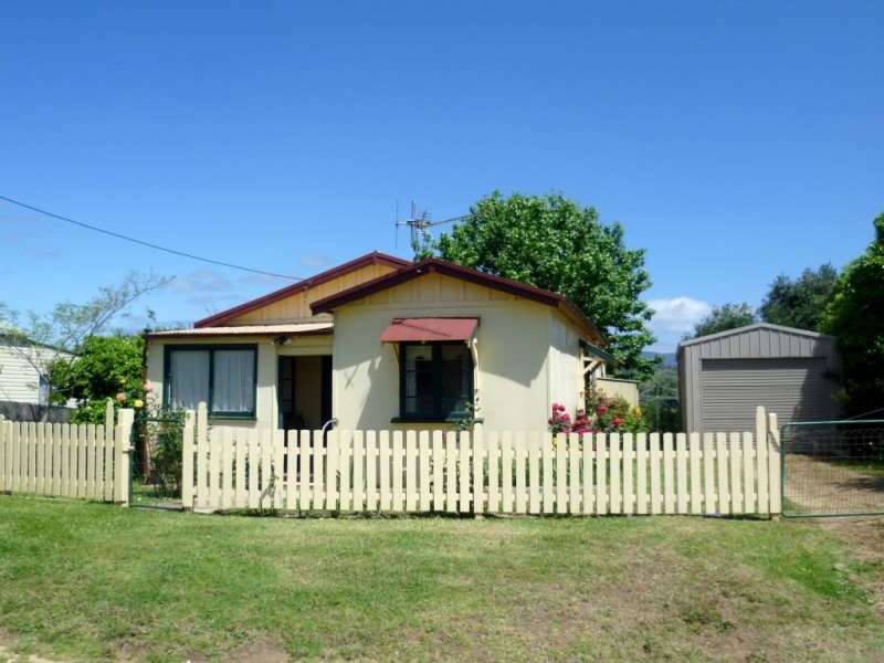 9 Bega St, Candelo NSW 2550