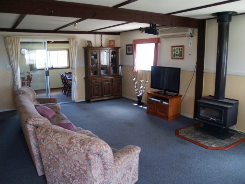 8 Hillview St, Cobargo NSW 2550