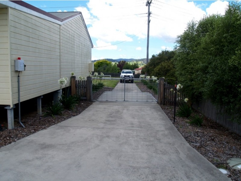 8 Hillview St, Cobargo NSW 2550
