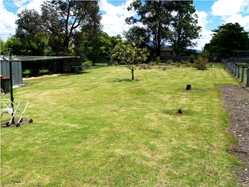 8 Hillview St, Cobargo NSW 2550