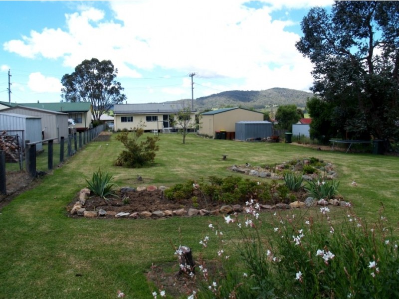 8 Hillview St, Cobargo NSW 2550