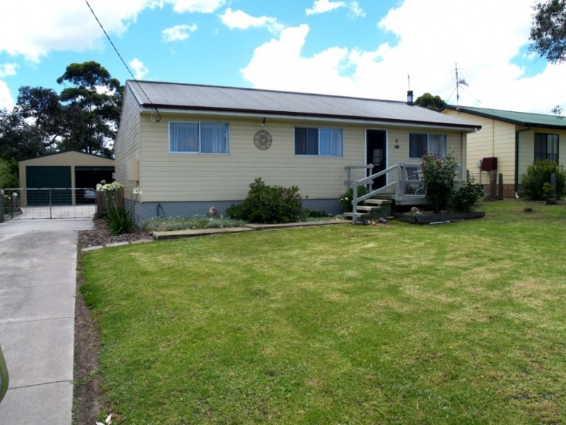 8 Hillview St, Cobargo NSW 2550