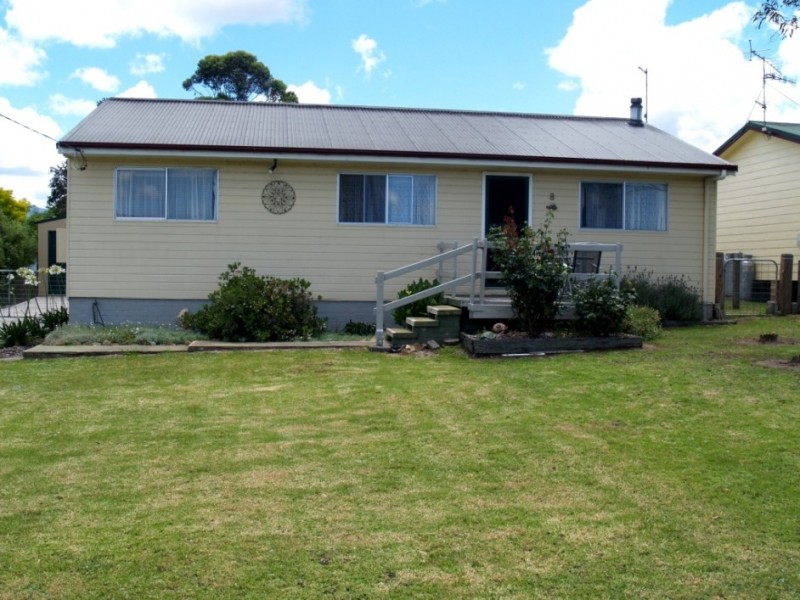 8 Hillview St, Cobargo NSW 2550