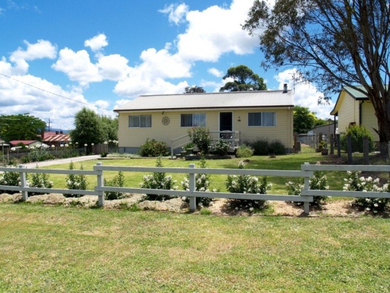 8 Hillview St, Cobargo NSW 2550
