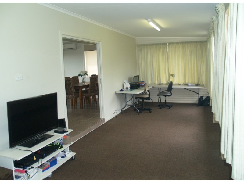27 Tathra Rd, Bega NSW 2550